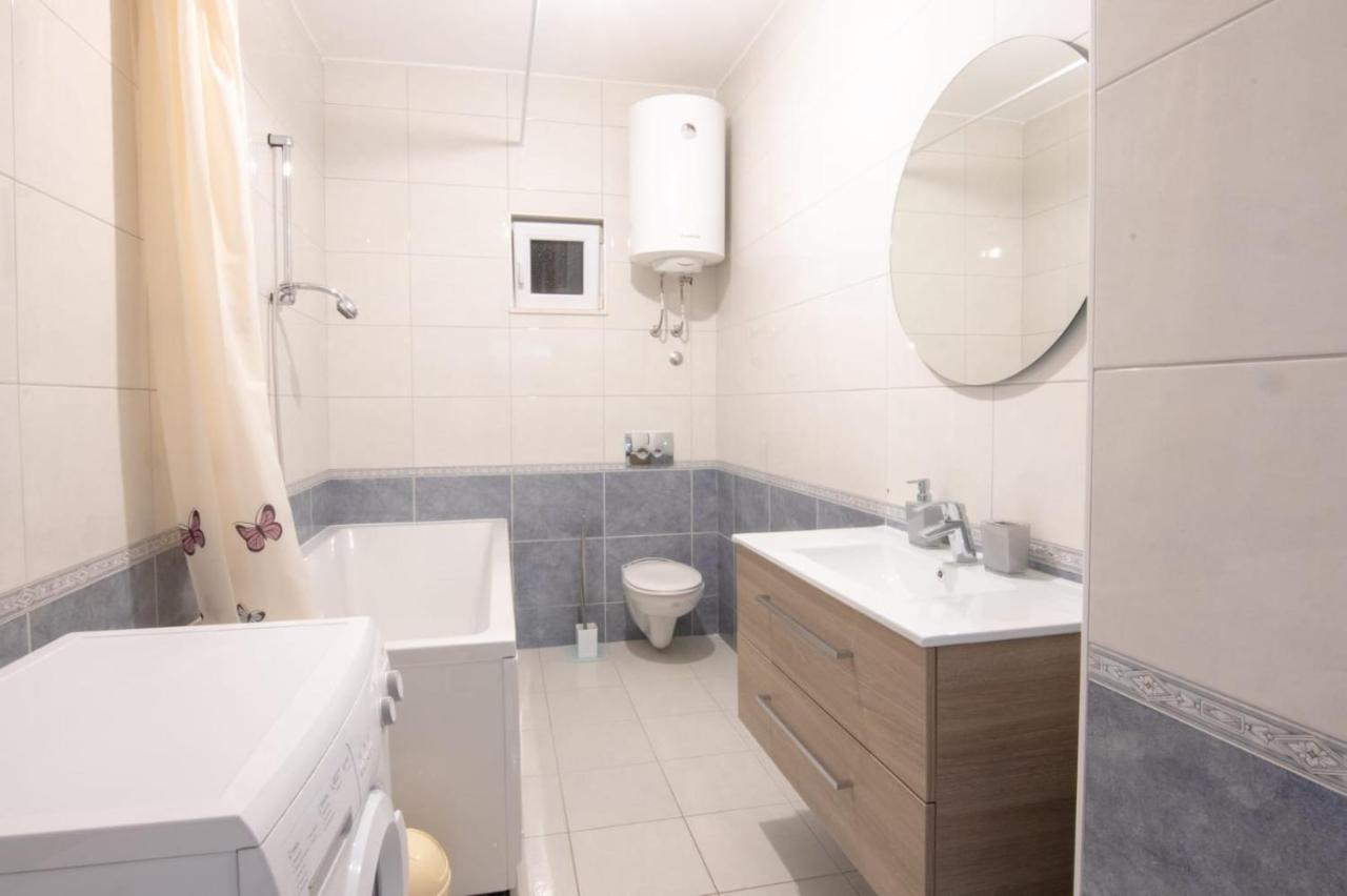 Apartment Cvita Free Beach Parking Макарська Екстер'єр фото