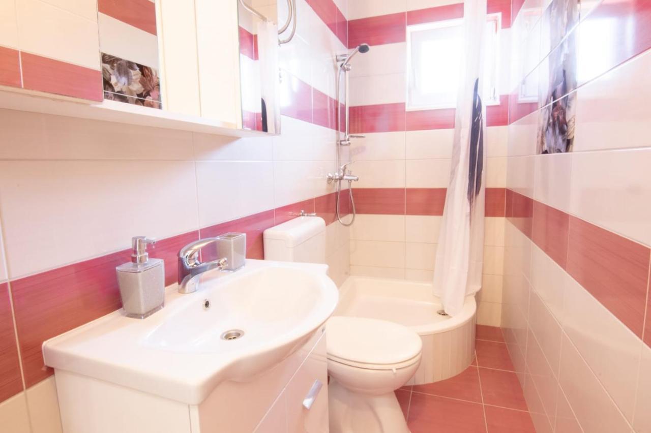 Apartment Cvita Free Beach Parking Макарська Екстер'єр фото